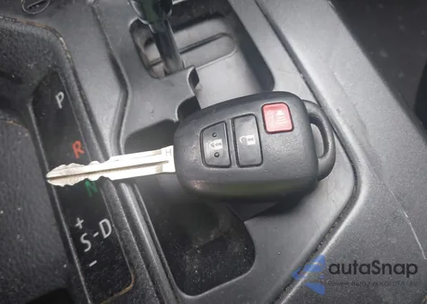 2018 Toyota Rav4 Le z USA, uszkodzony, nr VIN JTMBFREV9JJ734373